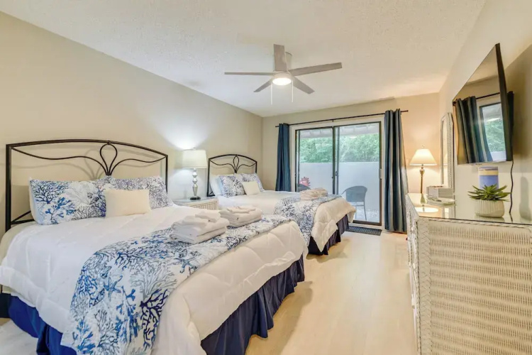 Private Deck & Pool Access: Myrtle Beach Getaway!