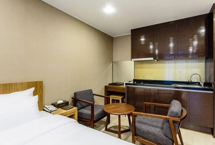 Rich Hotel