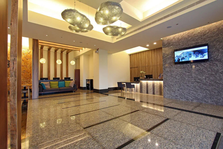 Celebrity 99 Hotel