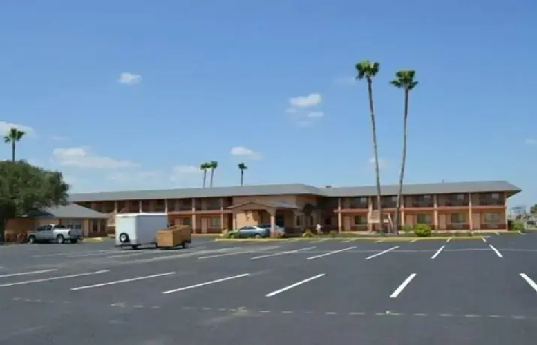 Deluxe Inn and Suites Weslaco