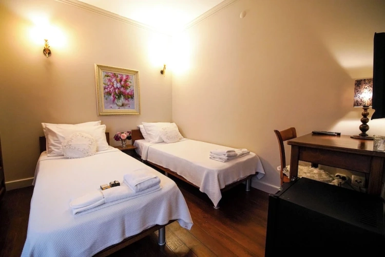 Deluxe Twin room with courtyard view