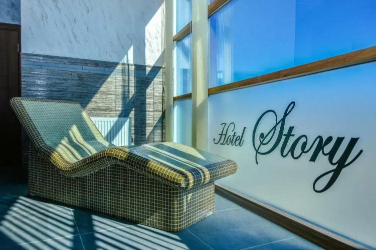 Hotel Story