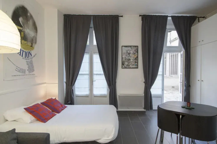 Saint-Germain des Prés Apartment 2