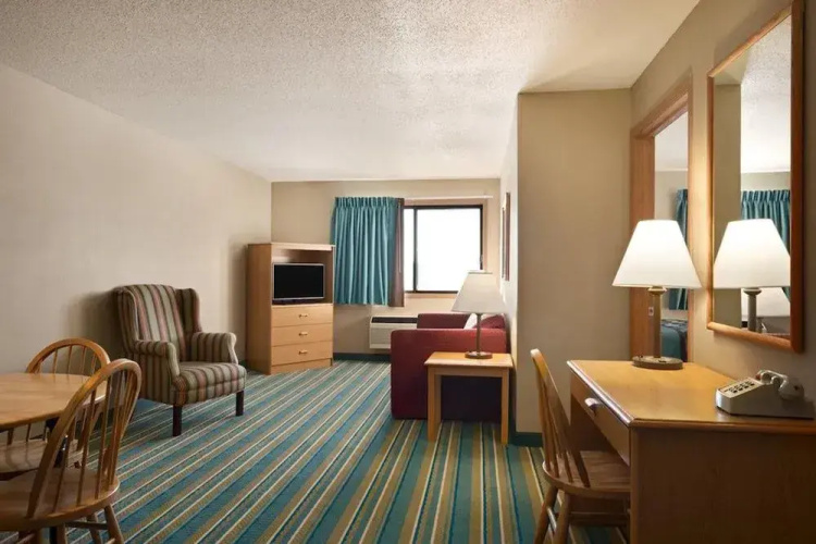 Super 8 New Richmond