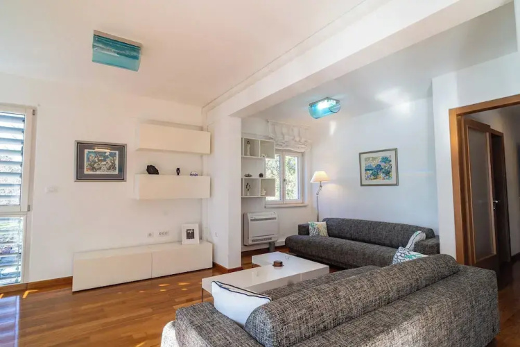 Apartment Kolovare