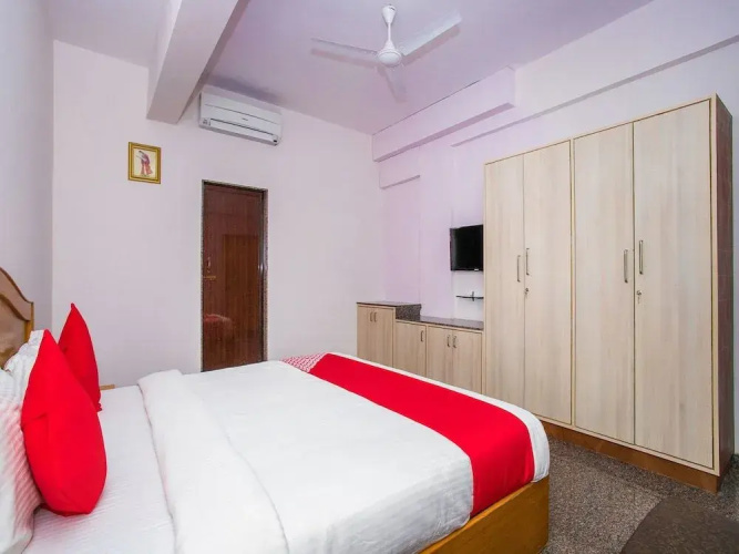 OYO 17160 Rain Tree Comforts