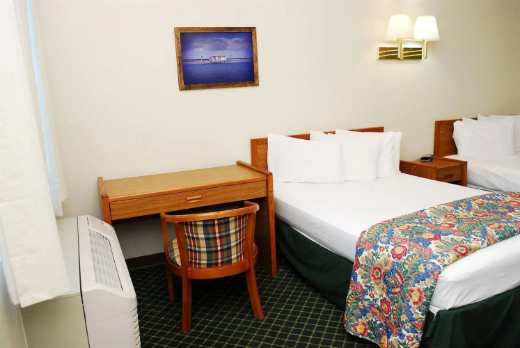 Bluff's Landing Lodge