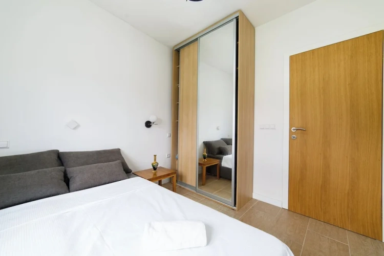 2 Bedrooms Luxury Apartment with city view