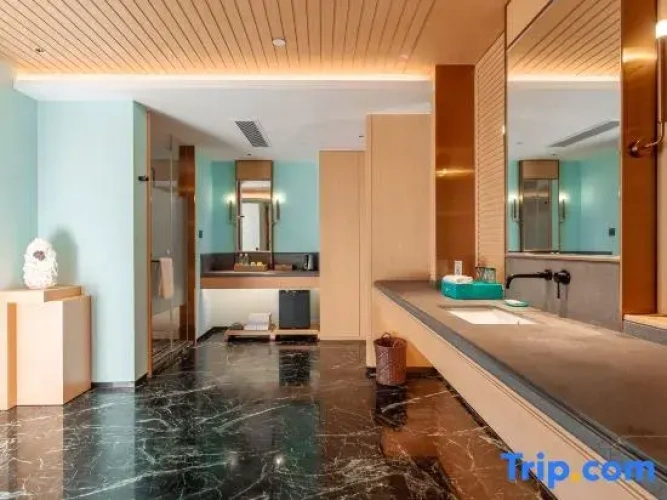 Suite with balcony