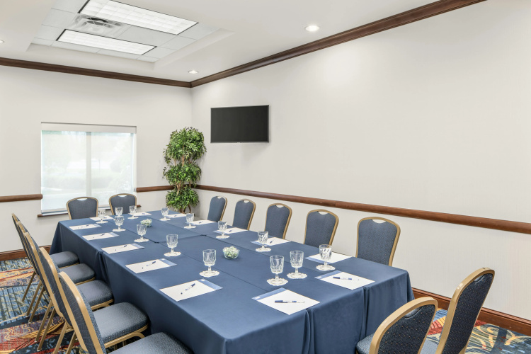 Holiday Inn Express Hotel & Suites Wilmington-Newark photo 21