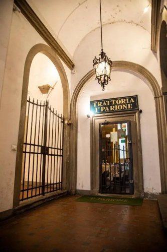 Studio in Tornabuoni within a Renaissance building