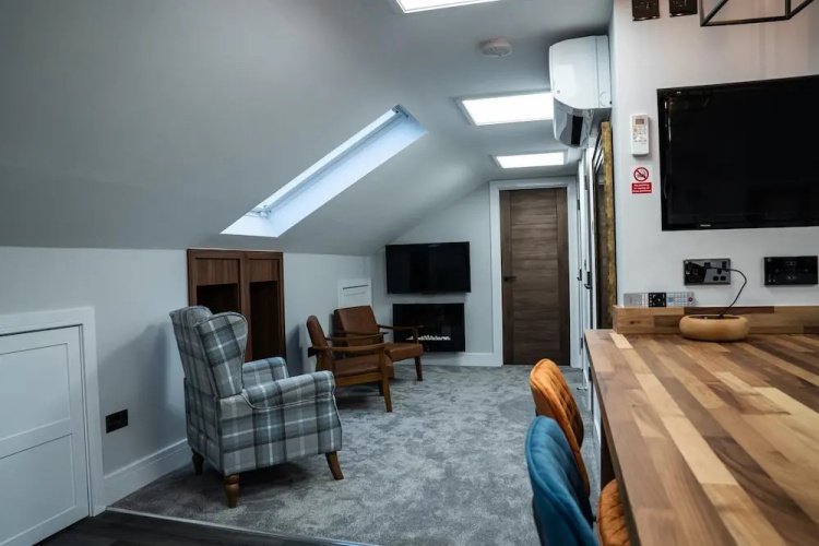 Annex, 2 Bed, Sleeps 4, Parking
