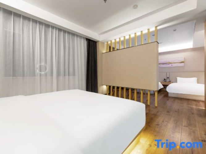 Deluxe Quadruple Family Suite