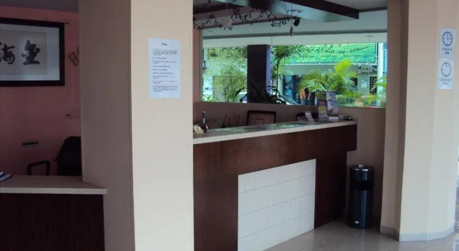 Golden Bay Hotel