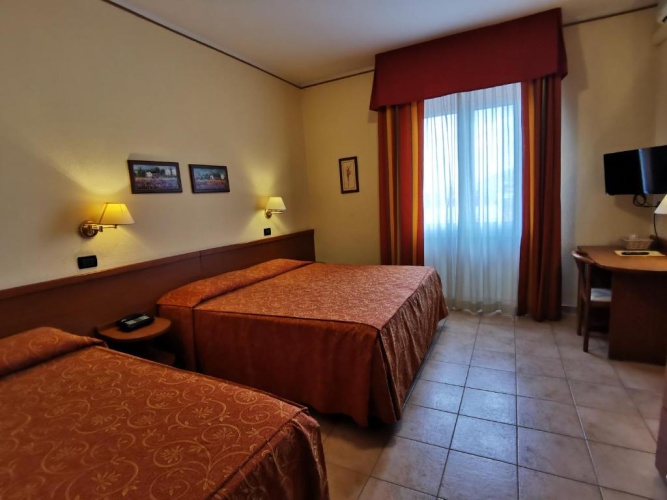 Standard Triple room