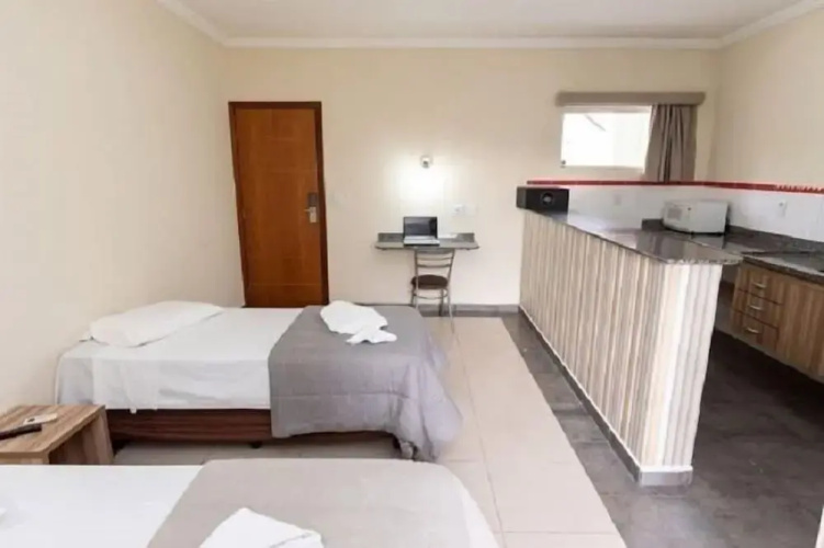 Colonial Flat Hotel