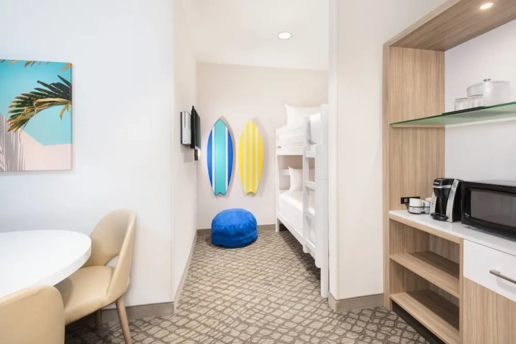 2 Bedrooms Quadruple Family Suite with inland view