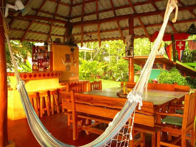 2 Bedrooms Bungalow