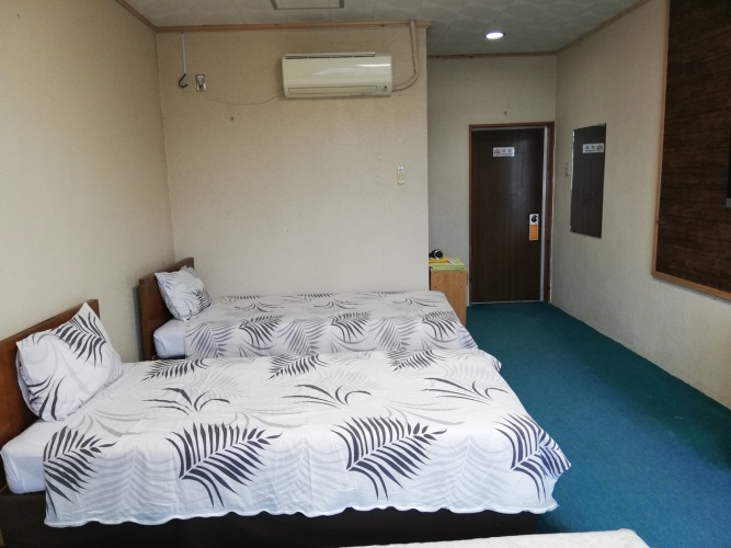 Standard Triple room