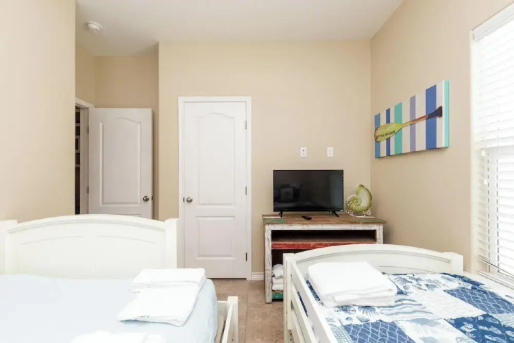 Fun 2 Bedroom Pets Pool Sleeps 6