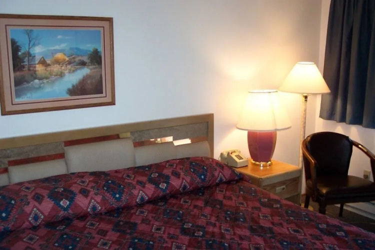 Royal Motor Inn