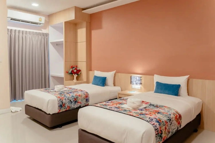 Standard Twin room with balcony