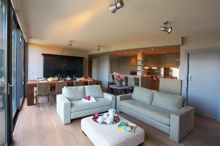 3 Bedrooms Apartment
