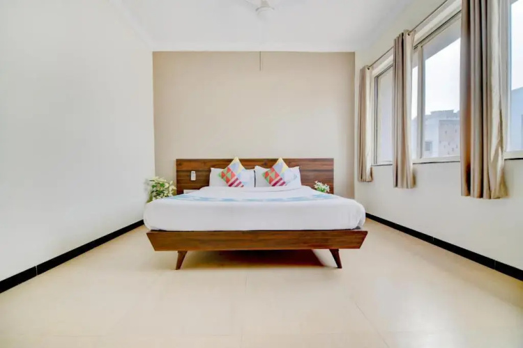 OYO Home Peaceful Stay Keshav Nagar Near Amanora Mall