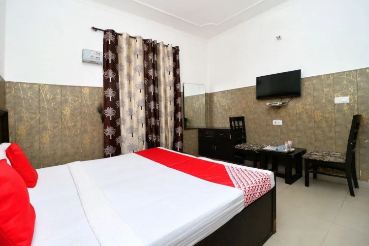 OYO 18943 Hotel Punjab Residency