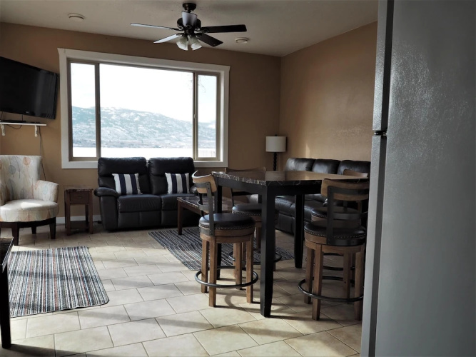 Lakefront Cottage at Nk'mip Campground - 4 Br Cabin