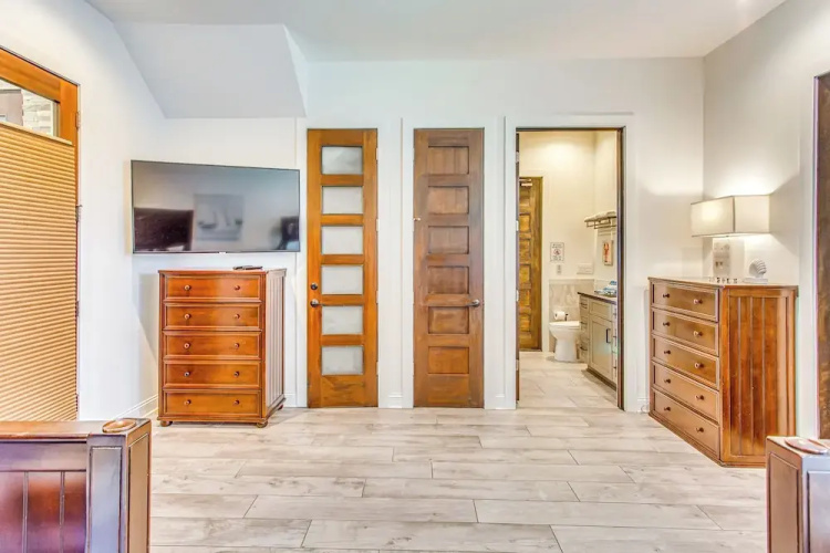 Walk to Ocean: Myrtle Beach House w/ Hot Tub!