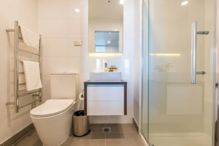 Ehome - Central CBD Romantic Apartment, Two Blocks from Waterfront
