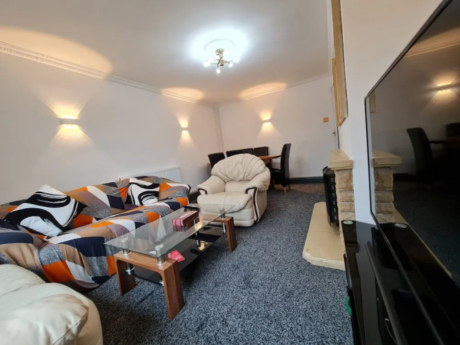 Bristol 2-bed Bungalow, Sleeps 4, Parking