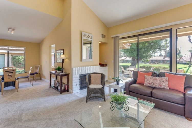 2 Bedrooms Apartment