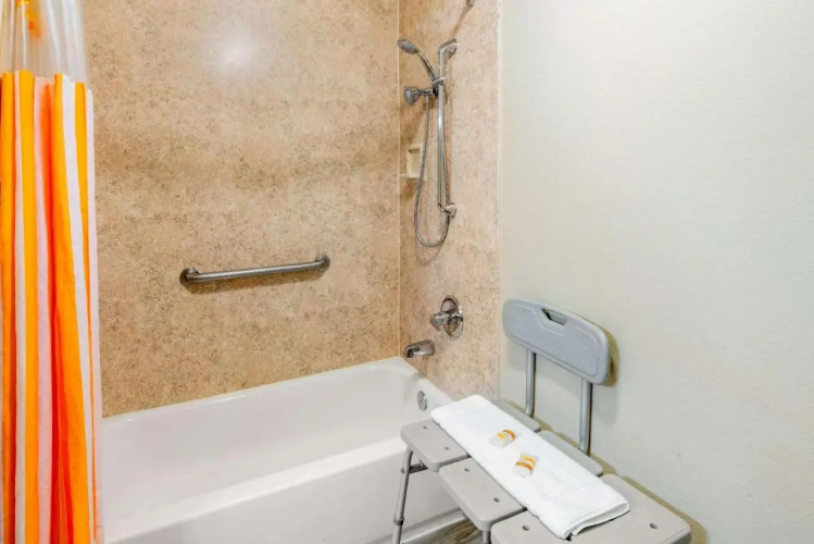 La Quinta Inn #826
