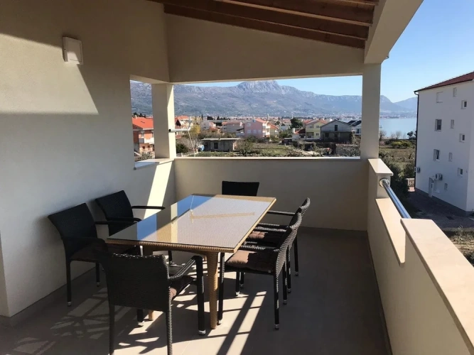 3 Bedrooms Apartment