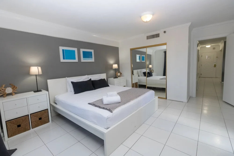 341 APT Hollywood Beach