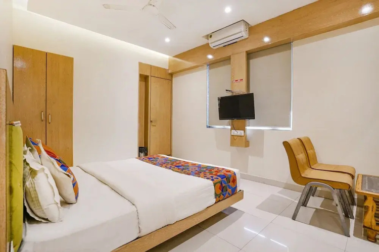 Fabhotel Silver Cloud