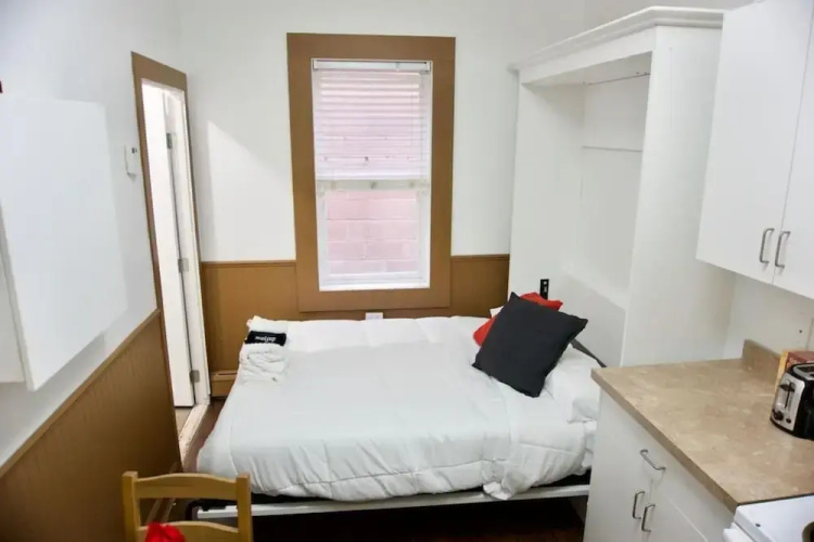 Affordable Apartment w Parking Location Coffee