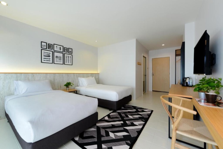 Superior Twin room with city view