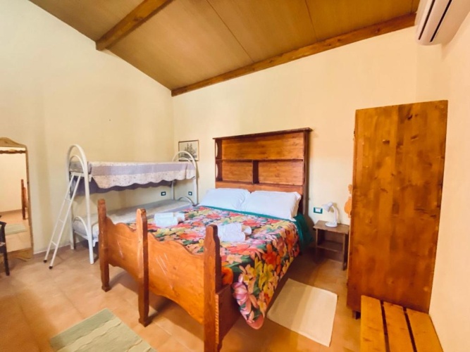 Classic Quadruple room with view