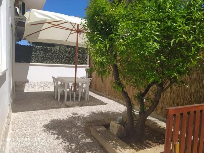 Apartment with courtyard view
