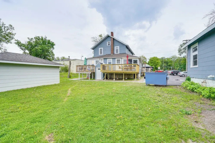 Snowmobile Trail On-site: Lakefront Mound Apt!