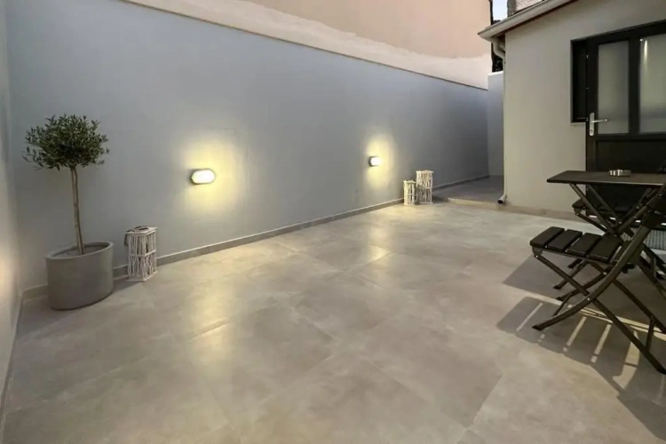 2 Bedrooms Apartment