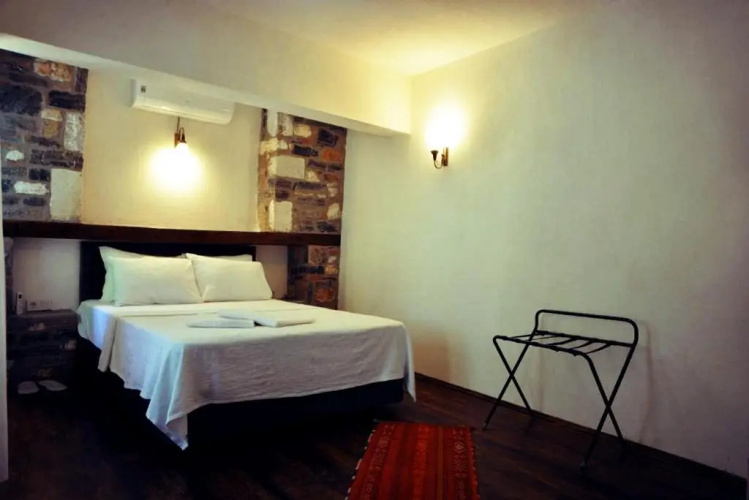 Pir Efes Konakları