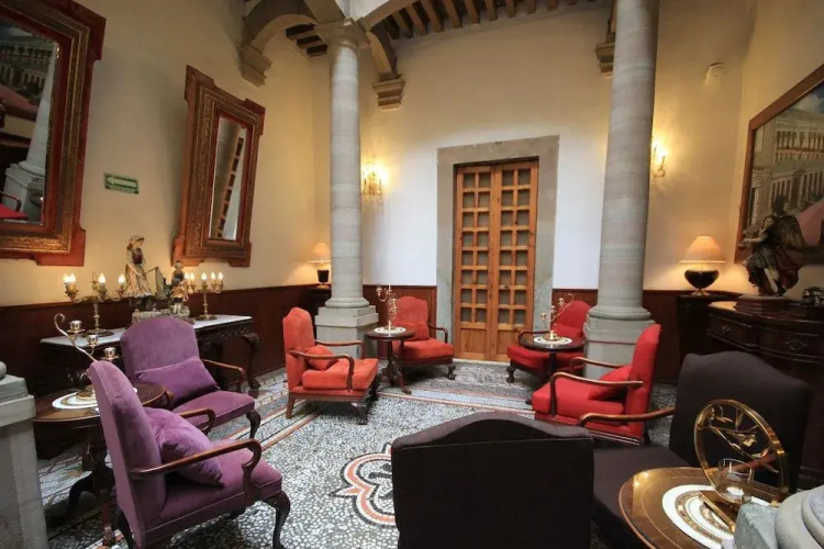 Luna Hotel