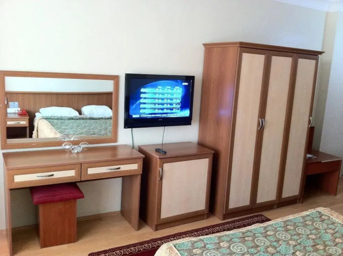 Eyna Hotel