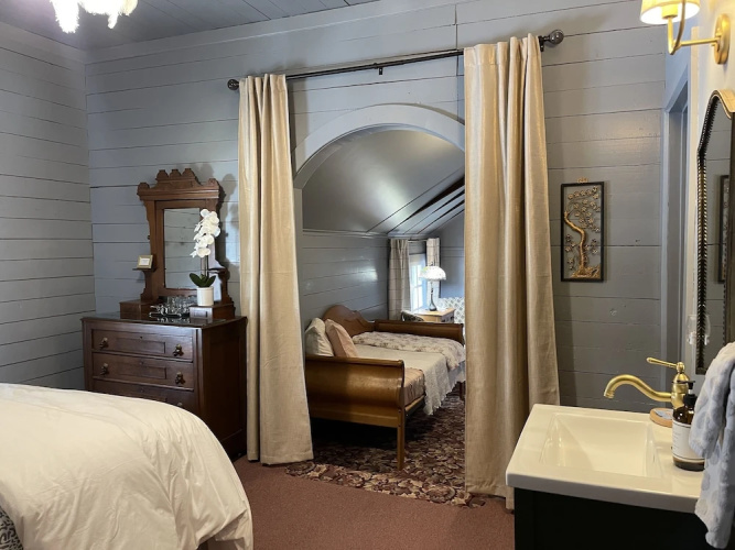 Carriage House B&B