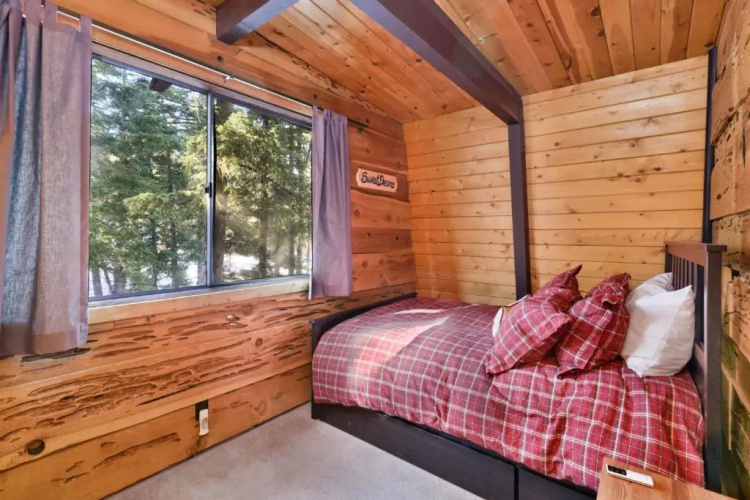 Wolf Cub Cabin#1946