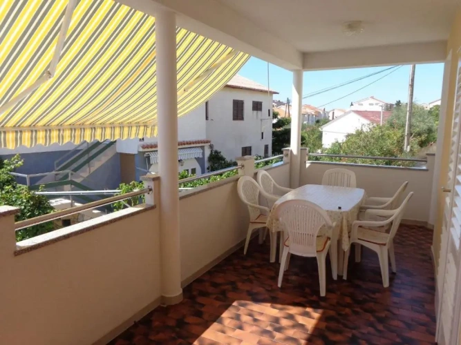 3 Bedrooms Apartment